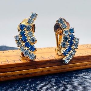 Vintage gold tone blue rhinestone clip on earrings ear crawlers costume jewelry